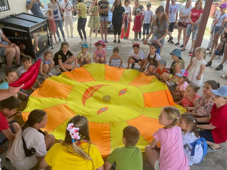 «Дитячі посмішки надихають!»