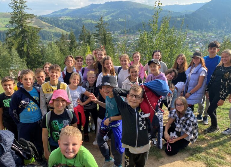 Вихованці Київського Палацу дітей та юнацтва надихаються краєвидами мальовничих Карпат