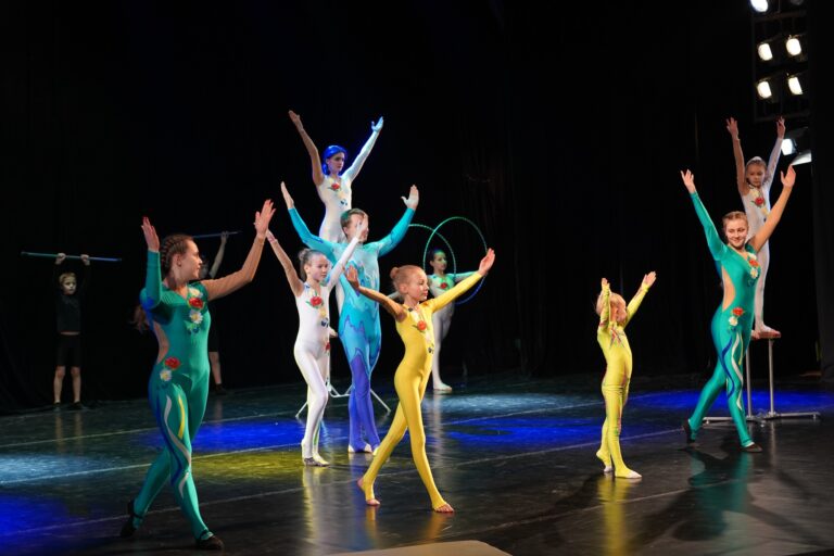 🎩Дитячо-юнацький цирк «Але-ап» звітував підсумковим клас-концертом