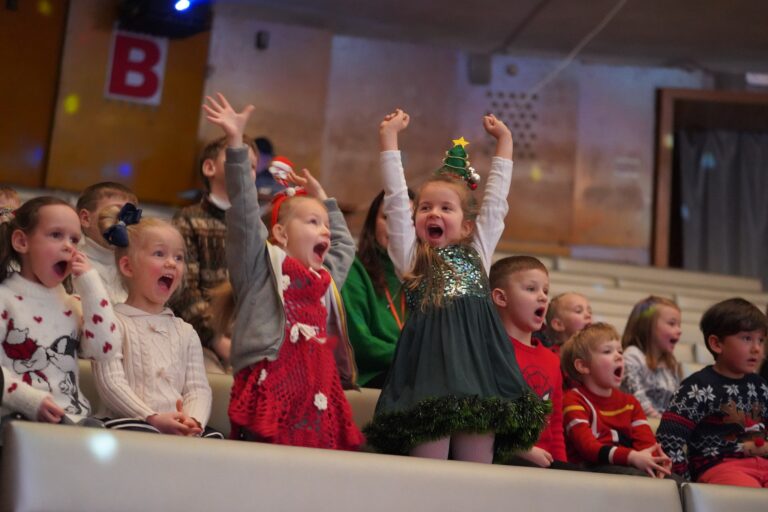 Святий Миколай та його помічники створюють казковий настрій для вихованців Палацу