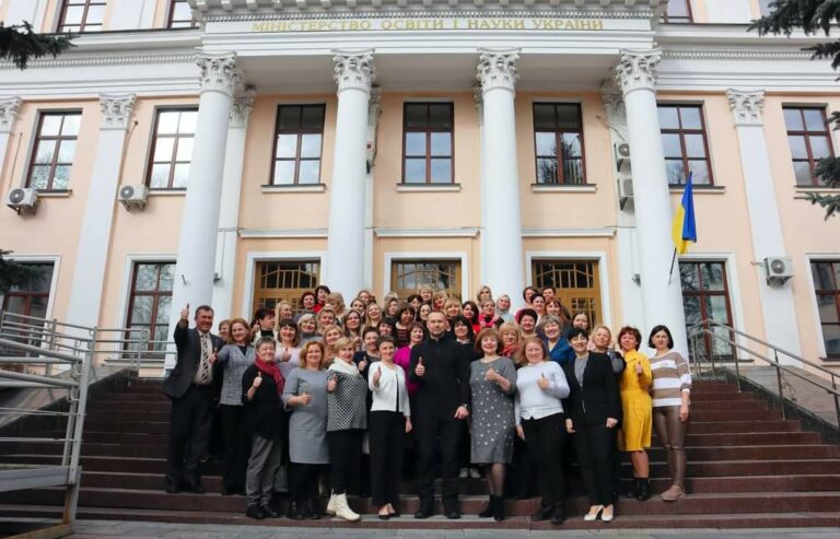 Київський Палац дітей та юнацтва висловлює щиру подяку Міністерству освіти і науки України, проєкту “Сприяння освіті”!