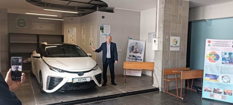 Вихованці Авіаційно-космічного центру КПДЮ на лекції про водневе майбутнє України!