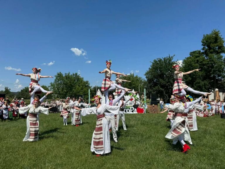 Вишнева гора! Є таке цікаве явище у нашій країні