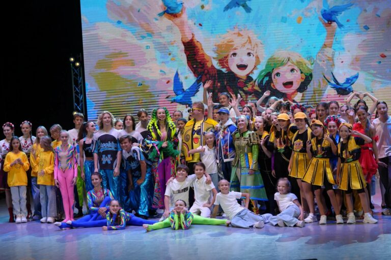 Двері Київського Палацу дітей та юнацтва відчинені навстіж