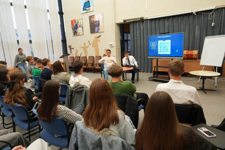 Другокурсники Малої дипломатичної академії розпочали новий навчальний сезон