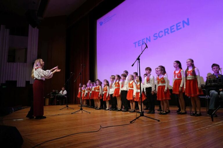 Дзвіночок і Вогник на сцені кінофестивалю «Молодість»