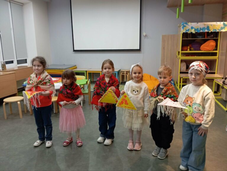 7 грудня – Всесвітній день української хустки