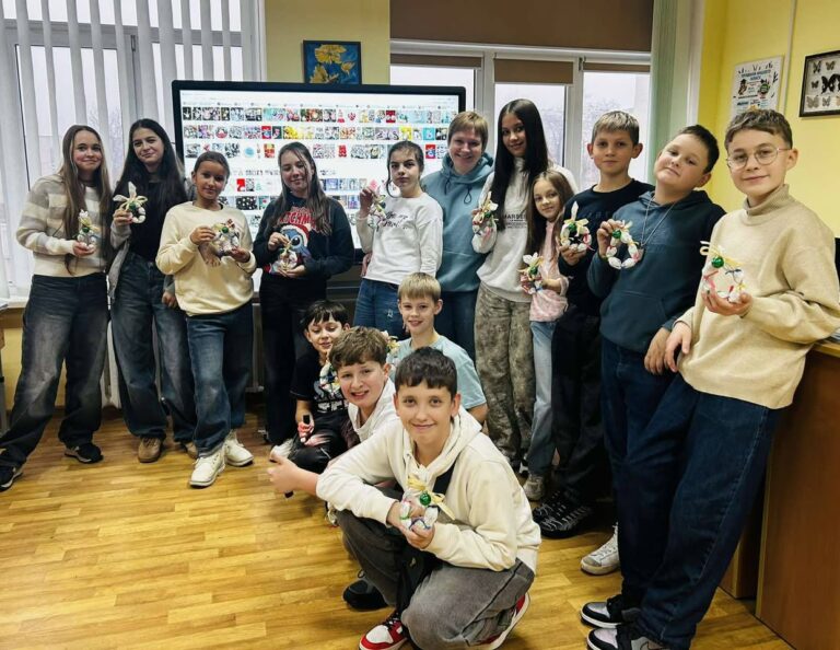 Різдвяні віночки з цукерок: свято, яке створили власними руками