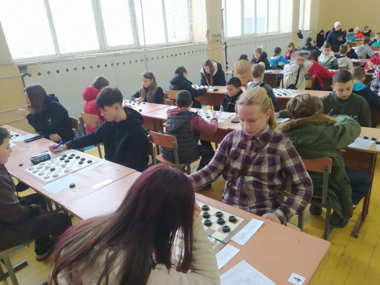 Диво-шашки у засніжених Карпатах