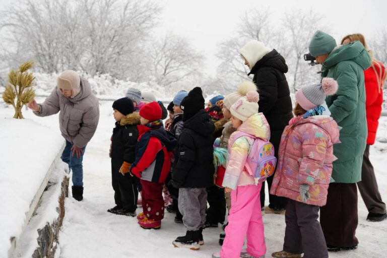 Джерельчата пізнають традиції: у КПДЮ відбулося обрядове спалення Дідуха