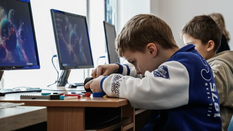 Гуртки STEM-освіти: простір відкриттів, винаходів і наполегливості