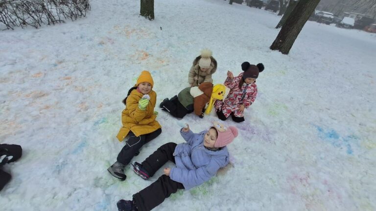Малюємо радість на снігу: зимові шедеври найменших