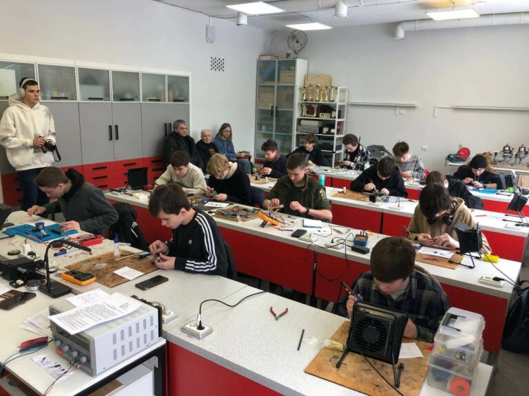 Юні конструктори Києва змагалися у КПДЮ: тріумф наших вихованців