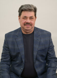 Павлюк Ігор Леонідович, заступник директора Київського Палацу дітей та юнацтва, тел. 044 298 28 09