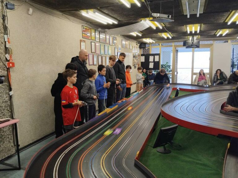 «Кубок КПДЮ» з трасового автомоделювання — яскраві перегони та заслужені перемоги!