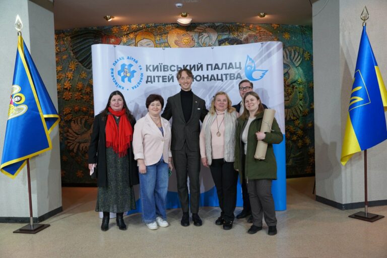 У рамках візиту до Києва мер фінського міста Тампере Ілмарі Нурмінен відвідав Київський Палац дітей та юнацтва