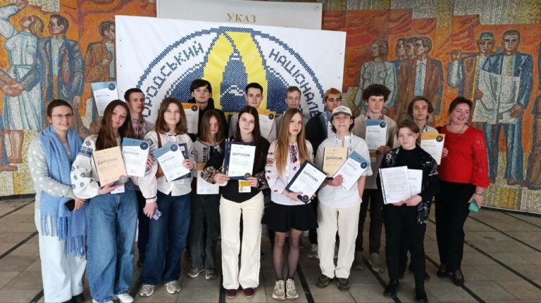 Надія Крупнікова, Олександр Поровський, Олег Рибчак, Максим Холявко — золоті призери олімпіади