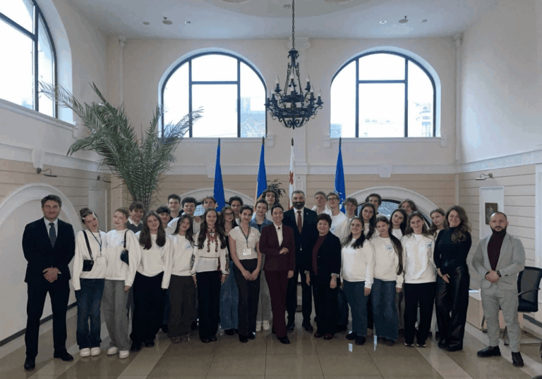 Слухачі Малої Дипломатичної Академії відвідали Посольство Грузії в Україні та поспілкувалися з тимчасовим повіреним у справах Грузії Іраклі Абесадзе