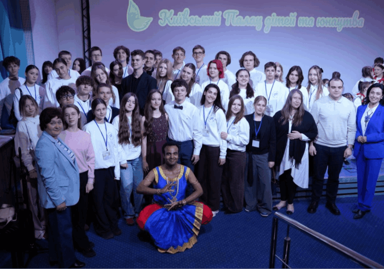 «Весна єдності»: у Малій дипломатичній академії відбулася відкрита арт-лекція про традиції народів світу