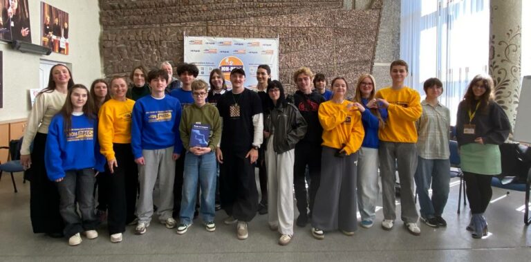 ФОРМУЛА ЩАСТЯ ЧЕРЕЗ ОБ’ЄКТИВ КАМЕРИ