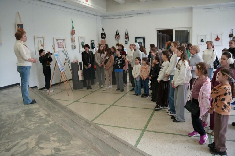 У КПДЮ відкрилася виставка «Еволюція сумки»