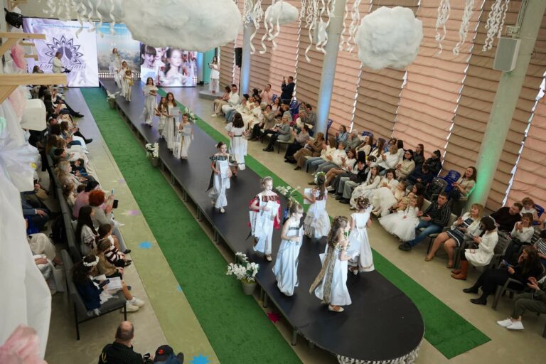 Свято моди і краси у Київському Палаці дітей та юнацтва: фестиваль «Сукня кольору Весни – 2026»