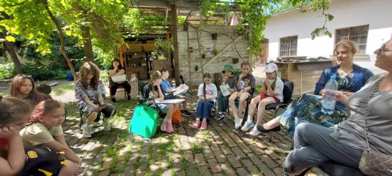 Вихованці студії образотворчого мистецтва Київського палацу дітей та юнацтва відвідують художні пленери