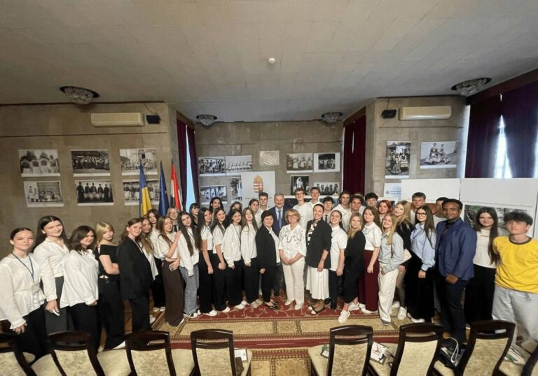 Відкриття фотовиставки до Всесвітнього дня охорони довкілля у Посольстві Угорщини