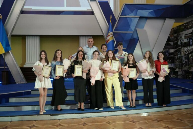 За кожним дитячим успіхом стоїть педагог, який просто повірив в дитину і сказав: «У тебе вийде!»