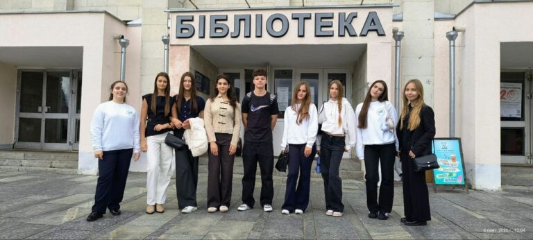 Мистецтво, що об’єднує культури: слухачі Малої дипломатичної академії відвідали фестиваль «Японська осінь»